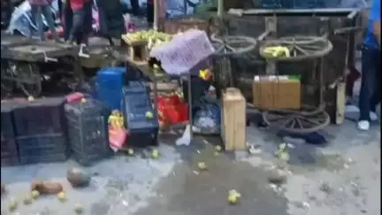 नैनवां: नैनवा बस स्टैंड पर ईको गाड़ी ने फल-फ्रूट के ठेले को मारी टक्कर, व्यापारी बाल-बाल बचा