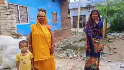 उन्नाव: दयालखेड़ा गांव में बारिश के कारण हो रहे जलभराव से लोग परेशान, मंडरा रहा है संक्रामक बीमारियों का खतरा #jansamasya