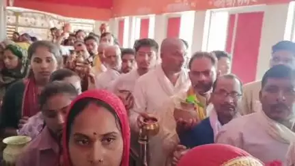 मझगवां: श्रावण मास के पहले सोमवार को चित्रकूट के श्री मत्यगजेंद्रनाथ शिव मंदिर में जलाभिषेक के लिए उमड़ी भक्तों की भीड़