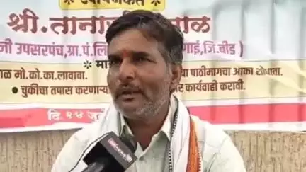 वाल्मीक कराडच्या टोळीने जीवघेणा हल्ला केल्याचा माजी उपसरपंचाचा आरोप, न्यायासाठी जिल्हा कचेरीसमोर धरणे आंदोलन