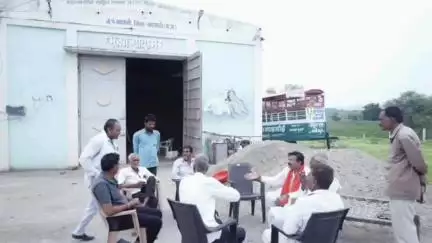 बड़वानी: सांसद श्री पटेल ने ग्राम तलवाड़ा बुजुर्ग में नंदनी गौशाला का निरीक्षण किया, ग्रामीणों से चर्चा
