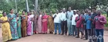 కొత్తగూడెం: సింగరేణి గార్డెనింగ్ కాంట్రాక్ట్ కార్మికులకు CMPF పాస్ పుస్తకాలు పంపిణీ, ఫారెస్ట్ అధికారులకు కృతజ్ఞతలు తెలిపిన AITUC నాయకులు