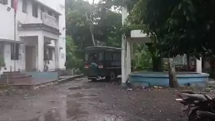 দেগঙ্গা: দেগঙ্গার রামনগর গ্রামে বেআইনি জলের কারখানায় হানা এনফোর্সমেন্ট বিভাগের, গ্রেপ্তার ১
