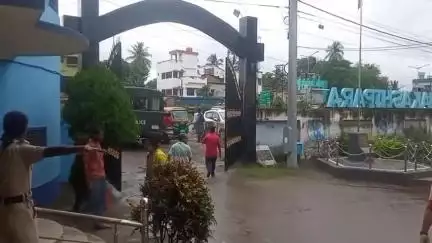 নাকাশিপাড়া: বামনডাঙ্গা বাসস্ট্যান্ডে ডাকাতীর  উদ্দেশ্যে জড়ো হওয়া চারজনকে হাসুয়া, লোহার রোড সহ গ্রেফতার করে আদালতে পাঠালো পুলিশ