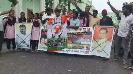 ଯାଜପୁର: ଫକୀର ମୋହନ ମହାବିଦ୍ୟାଳୟରେ ଛାତ୍ରୀ ଆତ୍ମହତ୍ୟା ଉଦ୍ୟମ ଘଟଣା ନରସିଂହ ଚୌଧୁରୀ ମହାବିଦ୍ୟାଳୟ  ସମ୍ମୁଖରେ ଛାତ୍ର କଂଗ୍ରେସର ବିକ୍ଷୋଭ