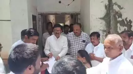 జన్నారం: కవ్వాల్ అభయారణ్యంలో అటవీ ఆంక్షలు ఎత్తివేయాలని జన్నారం మండల అభివృద్ధి కమిటీ ఆధ్వర్యంలో తాసిల్దార్ కు వినతి
