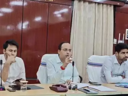 गया टाउन सीडी ब्लॉक: गयाजी: जिलाधिकारी शशांक शुंभकर ने समाहरणालय में ज़िला स्तरीय समीक्षा बैठक की