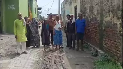 कोल: कीरतपुर में हर घर जल योजना के तहत सड़कों की खुदाई के बाद ठेकेदार भूले, घटनाओं पर ग्रामीणों ने किया प्रदर्शन