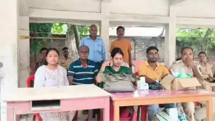 डुमरा: हलेश्वर स्थान शिव मंदिर में सावन की पहली सोमवारी पर जलाभिषेक के लिए उमड़ी श्रद्धालुओं की भीड़