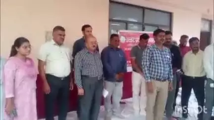 कायमगंज: जनपद हापुड़ में प्रशासन ने लेखपाल पर की झूठी कार्रवाई, लेखपाल की मौत के बाद कायमगंज में संघ ने की हड़ताल