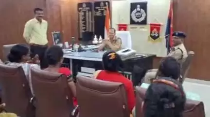 भिनगा: ट्रांसजेंडर सुरक्षा प्रकोष्ठ का गठन, एसपी के नेतृत्व में पुलिस कार्यालय भिनगा में ट्रांसजेंडर समुदाय के साथ हुई बैठक