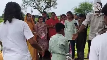 पंधाना: आरूद में शिवलिंग प्राण प्रतिष्ठा के दौरान कार्यक्रम में सांप भी हुआ शामिल