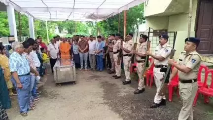 बड़वानी: शहर निवासी बुजुर्ग महिला के निधन के उपरांत किया गया देहदान, गार्ड ऑफ़ ऑनर के साथ पार्थिव शरीर को किया गया रवाना