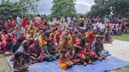 ইংরেজবাজার: গোষ্ঠী সংঘর্ষের পর শান্তি ফেরাতে লক্ষীপুর এবং নাগরায় দুই গ্রামের বাসিন্দাদের নিয়ে শান্তি বৈঠক, উপস্থিত জনপ্রতিনিধিরা