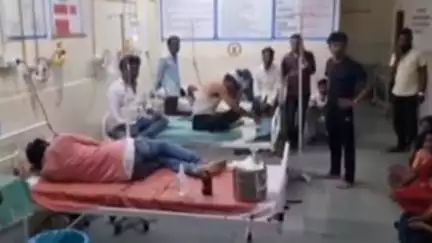 परळी: वसंत नगर तांड्यावर राजकीय वादातून दोन गट एकमेकांसमोर भिडले, अनेकजण जखमी उपजिल्हा रुग्णालयात उपचार सुरू