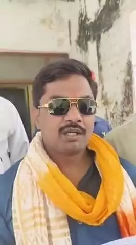 मऊ: मऊ के जिला कलेक्ट्रेट में अखिल भारतीय क्षत्रिय महासभा के लोगों ने आपत्तिजनक टिप्पणी पर कार्रवाई हेतु ज्ञापन सौंपा