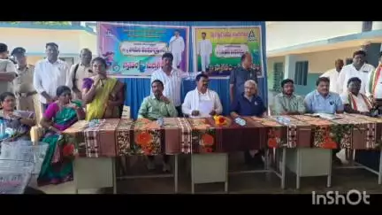 మణుగూరు: మణుగూరు, అశ్వాపురం మండలాల్లోని ప్రభుత్వ పాఠశాలలో ఐటీసీ ఆధ్వర్యంలో ఉచితంగాMLA చేతుల మీదుగా సైకిల్ పంపిణీ
