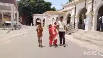 बिजनौर: बिजनौर में दिव्यांग महिला का आंगनबाड़ी में नहीं हुआ चयन, पीड़िता ने पति संग पहुंचकर डीएम से न्याय की गुहार लगाई