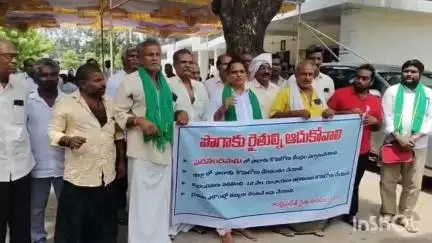 గుంటూరు: పెదనందిపాడు లో పొగకు కొనుగోలు కేంద్రాన్ని ఏర్పాటు చేయాలని కలెక్టర్ కు వినతి పత్రాన్ని అందజేసిన రైతులు