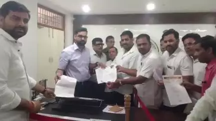 मथुरा: नगर निगम के 20 पार्षदों ने गंगाजल सप्लाई को लेकर नगर आयुक्त को सोपा ज्ञापन #जन समस्या