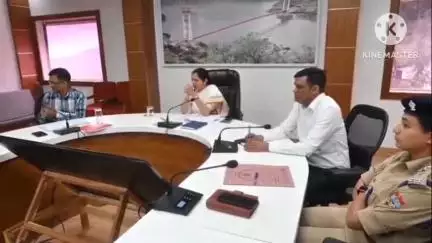 टिहरी: जिलाधिकारी नितिका खंडेलवाल ने कारगिल दिवस को भव्यता से मनाने के लिए अधिकारियों को समय पर व्यवस्थाएं पूर्ण करने के निर्देश दिए