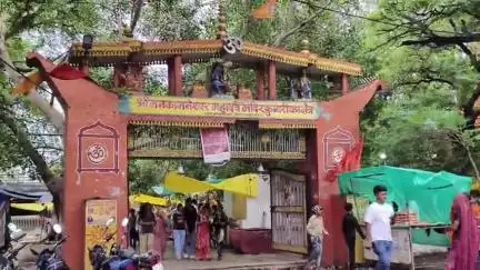 मोहन बड़ोदिया: कुमारिया खास के श्रीमनकामेश्वर महादेव मंदिर में सावन के पहले सोमवार को उमड़ी श्रद्धालुओं की भीड़