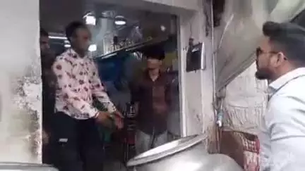 नैनीताल: SDM नवाजिश खालिक ने खालिक में मल्लीताल और तल्लीताल बाजार का पीडब्ल्यूडी के अधिशासी अभियंता के साथ किया निरीक्षण