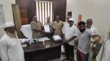बुढ़ाना: बुढाना तहसील में कांग्रेस पार्टी के कार्यकर्ताओं ने सीओ गजेंद्र पाल सिंह को महामहिम राज्यपाल के नाम सौंपा ज्ञापन