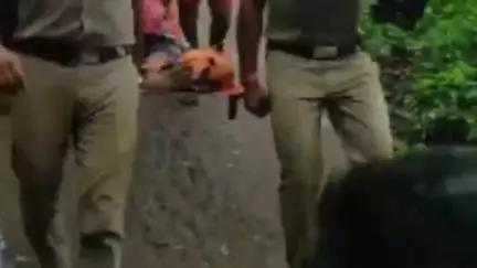पौड़ी: जनपद पौड़ी के नीलकंठ यात्रा के दौरान श्रद्धालु की तबीयत बिगड़ी, पुलिस की तत्परता बनी जीवनरक्षक