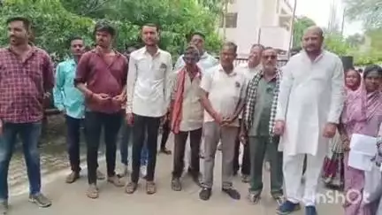 राजनांदगांव: लखोली में सड़क चौड़ीकरण के सर्वे को लेकर वार्ड वासियों ने कलेक्ट्रेट कार्यालय पहुंचकर सौंपा ज्ञापन
