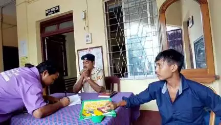 সাব্রুম: সকালে সামাজিক মাধ্যমে সাব্রুম থানার বিরুদ্ধে অভিযোগ দুপুরবেলা নিজের ভুল হয়েছে বলে সংবাদমাধ্যমের সামনে ক্ষমা চাইলো