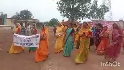 राजनांदगांव: ग्राम मासूल में पानी बचाओ महा अभियान के तहत निकाली गई नीर और नारी जल यात्रा
