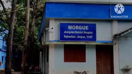 ঝাড়গ্রাম: মুড়াকাটি গ্ৰামে উদ্ধার ব্যক্তির ঝুলন্ত দেহ, মৃতদেহ ময়নাতদন্তের জন্য নিয়ে আসা হল ঝাড়গ্রাম জেলা মর্গে