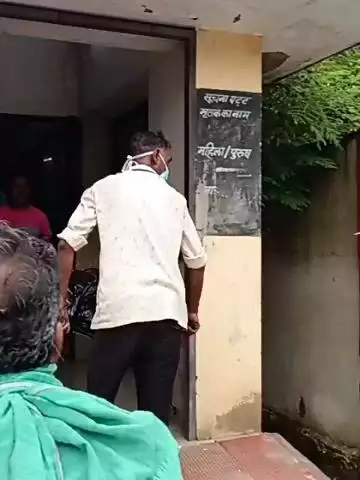 अलवर: नाले में मिले अज्ञात व्यक्ति के शव का जिला अस्पताल में पुलिस ने पोस्टमार्टम करवा कर किया अंतिम संस्कार