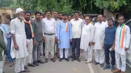 आंवला: आंवला में नगर कांग्रेस ने राज्यपाल को सौंपा ज्ञापन, अजय राय पर दर्ज मुकदमे को वापस लेने की मांग की