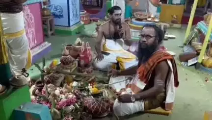 பழனி: அருள்மிகு பட்டத்து விநாயகர் கோவில் குடமுழுக்கு விழா இன்று நடைபெற்றது. ஏராளமான பக்தர்கள் கலந்து கொண்டு சாமி தரிசனம் செய்தனர்