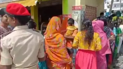 दरभंगा: सावन की पहली सोमवारी पर दरभंगा के शिवालयों में उमड़ी शिव भक्तों की भीड़, मंत्री जीवेश मिश्रा भी पहुंचे