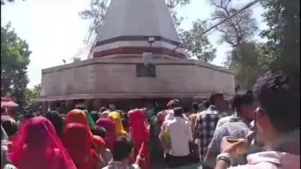 निचलौल: सावन के पहले सोमवार को इटहिया पंचमुखी शिवमंदिर में आस्था का सैलाब, नेपाल और बिहार से उमड़े श्रद्धालु
