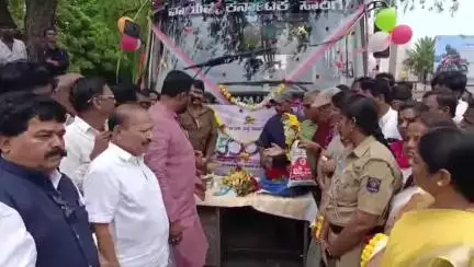 ಇಳಕಲ್‌: ನಗರದಲ್ಲಿ ಶಕ್ತಿ ಯೋಜನೆ ಸಂಭ್ರಮಾಚರಣೆ, ಮಹಿಳಾ ಪ್ರಯಾಣಿಕರಿಗೆ ಸಿಹಿ ವಿತರಿಸಿದ ಶಾಸಕ ಕಾಶಪ್ಪನವರ
