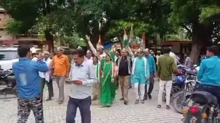 कर्वी: प्रदेश अध्यक्ष सहित 10 लोगों पर लगे मुकदमे की वापसी को लेकर कांग्रेस ने करवी में ज्ञापन SDM को सौंपा