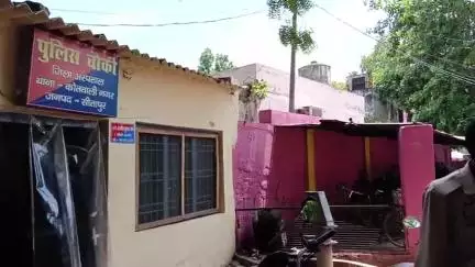 सीतापुर: जिला अस्पताल में महिला दलालों द्वारा भोले-भाले मरीजों को प्राइवेट अस्पताल में बेचने का काम किया जा रहा है