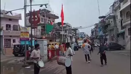मंडला: मंडला में श्रावण मास के अवसर पर विशाल कांवड़ यात्रा का आयोजन, रपटा घाट से हुई यात्रा प्रारंभ