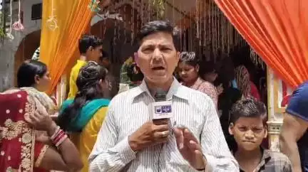 फर्रुखाबाद: सावन के पहले सोमवार को पांडेश्वर नाथ मंदिर में पहुंचे भक्तों ने भगवान भोलेनाथ में जताई गहरी आस्था, मीडिया से की बात
