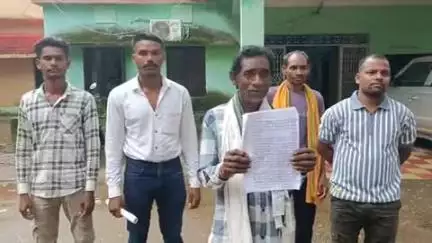 କଣ୍ଟାବାଞ୍ଜି: ସାରସପଡ଼ା ଗାଁରେ ମନରେଗା କାମ କରି ଟଙ୍କା ପାଇନଥିବା ଅଭିଯୋଗ, ବିଡିଓଙ୍କୁ ଦାବିପତ୍ର ଦେଲେ ଶ୍ରମିକ