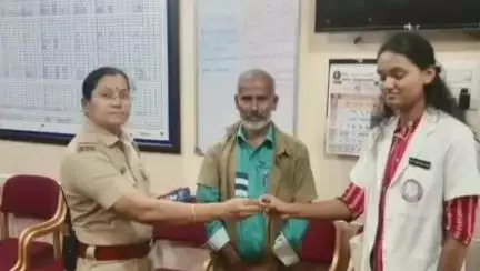 ದಾವಣಗೆರೆ: ನಗರದಲ್ಲಿ ಯುವತಿ ಕಳೆದುಕೊಂಡಿದ್ದ ವಸ್ತು ಒಂದೇ ದಿನದಲ್ಲಿ ಪತ್ತೆ ಹಸ್ತಾಂತರಿಸಿದ ಪೊಲೀಸರು