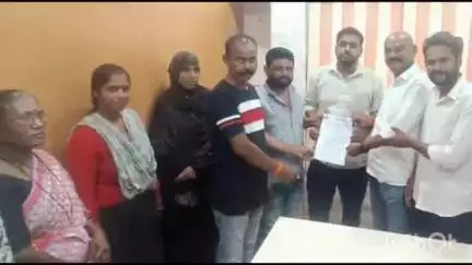 वरोरा: राजीव गांधी वॉर्डातील सांडपाणी समस्याबाबत शिंदे गट शिवसेनेचे नगरपरिषदेला निवेदन