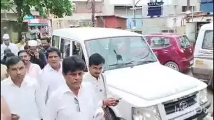 येवला: वीज वितरण कंपनीच्या कार्यालयात वारंवार खंडित होणाऱ्या वीजपुरवठ्यामुळे राष्ट्रवादी काँग्रेस शरद पवार गटाचे आंदोलन