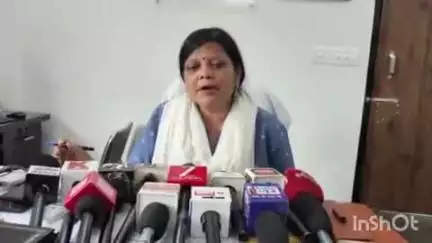 हल्द्वानी: नगर निगम ऑफिस हल्द्वानी में नगर आयुक्त ऋचा सिंह ने कहा- खुले में कूड़ा फेंकने वालों पर की जाएगी कड़ी कार्रवाई