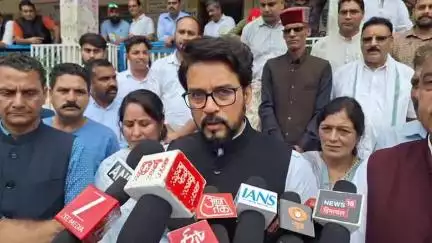 मंडी: बगस्याड़ में सांसद अनुराग ठाकुर ने कहा- आपदा प्रभावितों को वन भूमि दिलाने की केंद्र से की जाएगी पैरवी