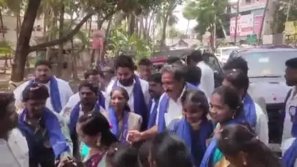 కొత్తపేట రెడ్డప్ప వారి పేటలో అంబేద్కర్ విగ్రహాన్ని ప్రారంభించిన ఎంపీ హరీష్, ఎమ్మెల్యే బండారు
